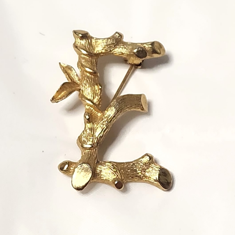 Vintage Sarah Coventry Bamboo Textured Letter "E" Brooch